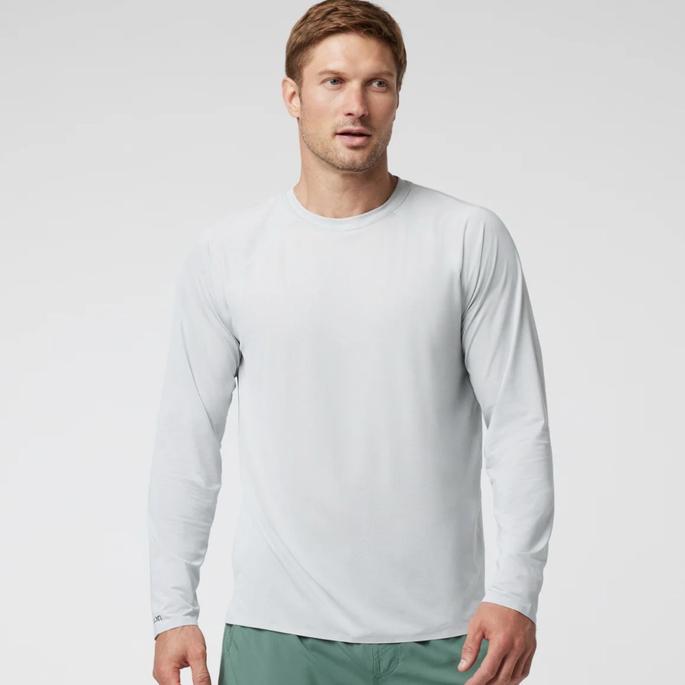 Vuori Long Sleeve Viewpoint Performance Tee in Sky Gray XL